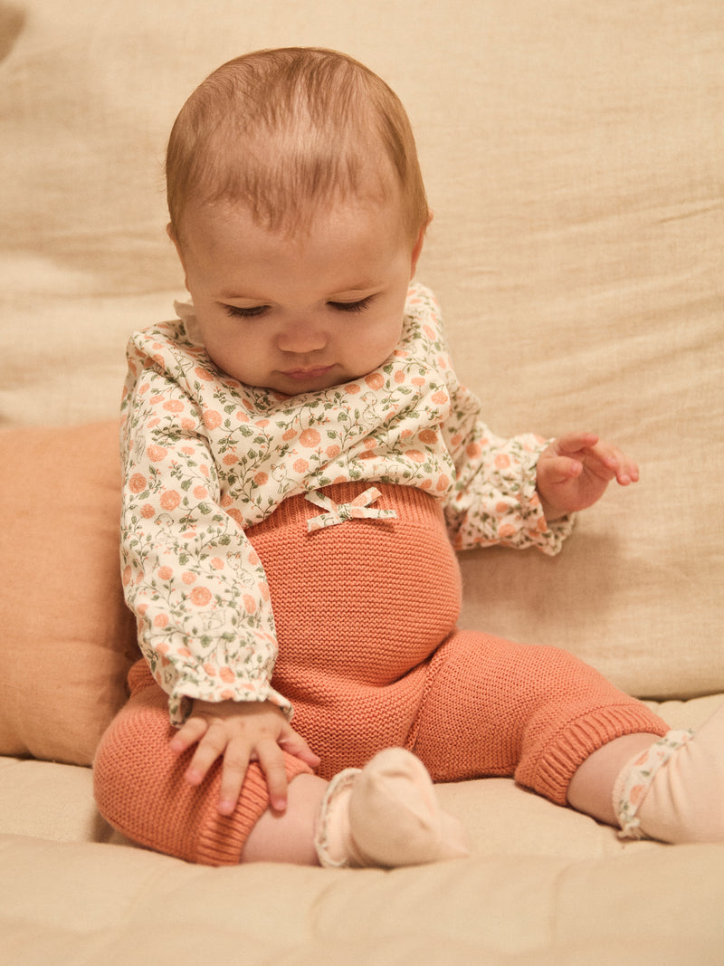 Conjunto de sweatshirt com estampado floral + leggings + meias para recém-nascida