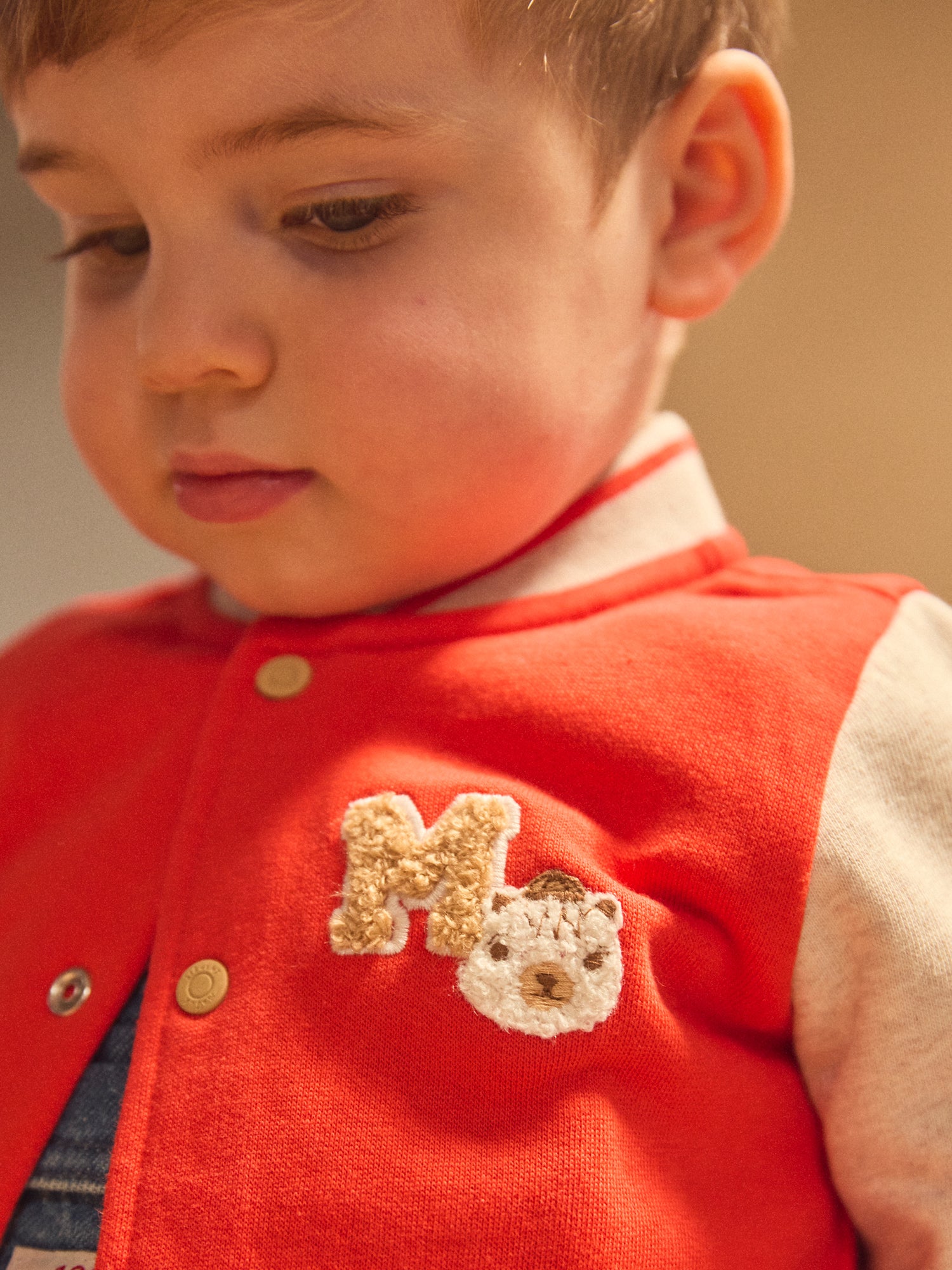 Casaco Teddy vermelho e ecru para bebé menino