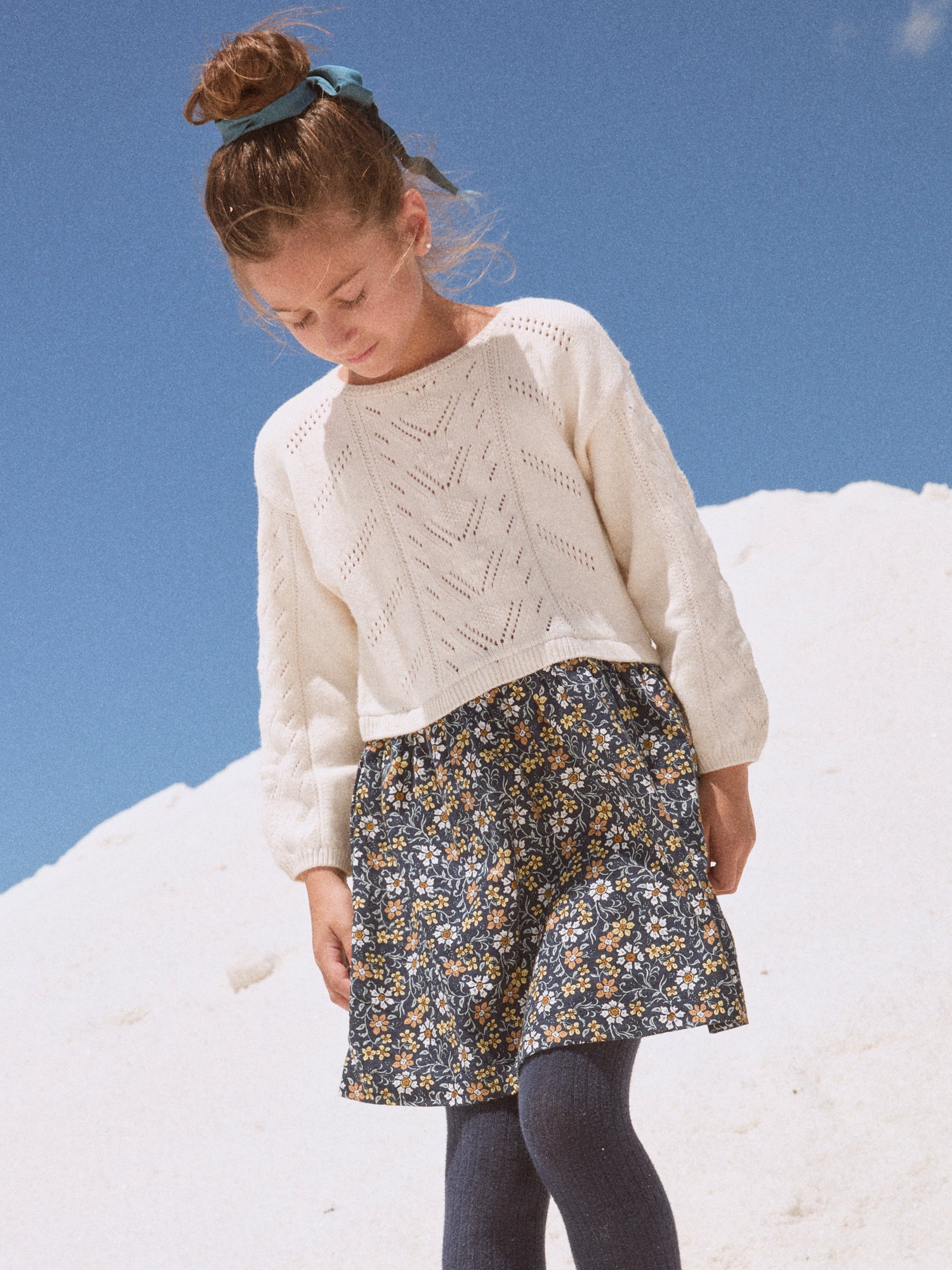 Vestido bicolor ecru com parte inferior estampada com flores para raparigas