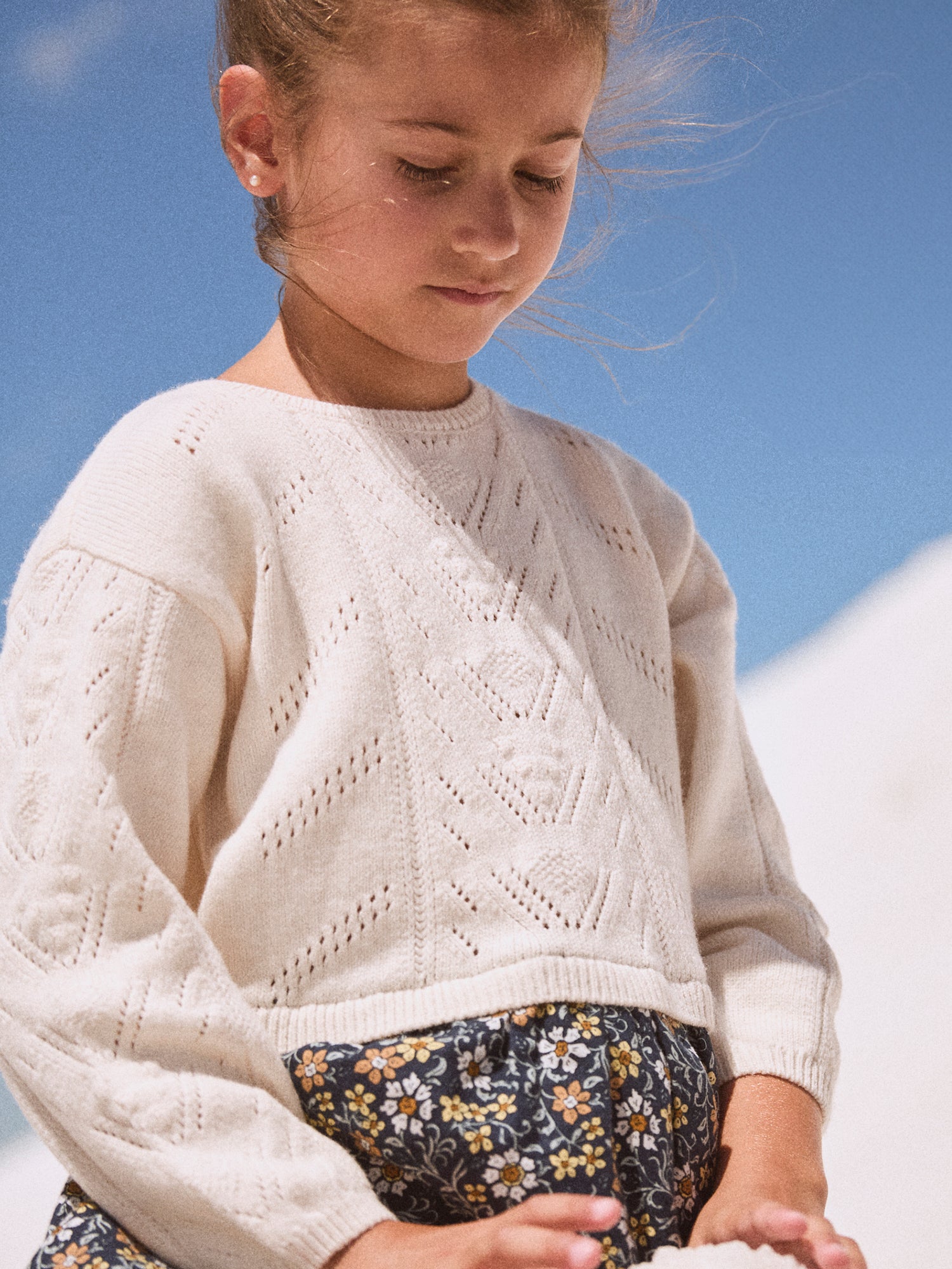 Vestido bicolor ecru com parte inferior estampada com flores para raparigas