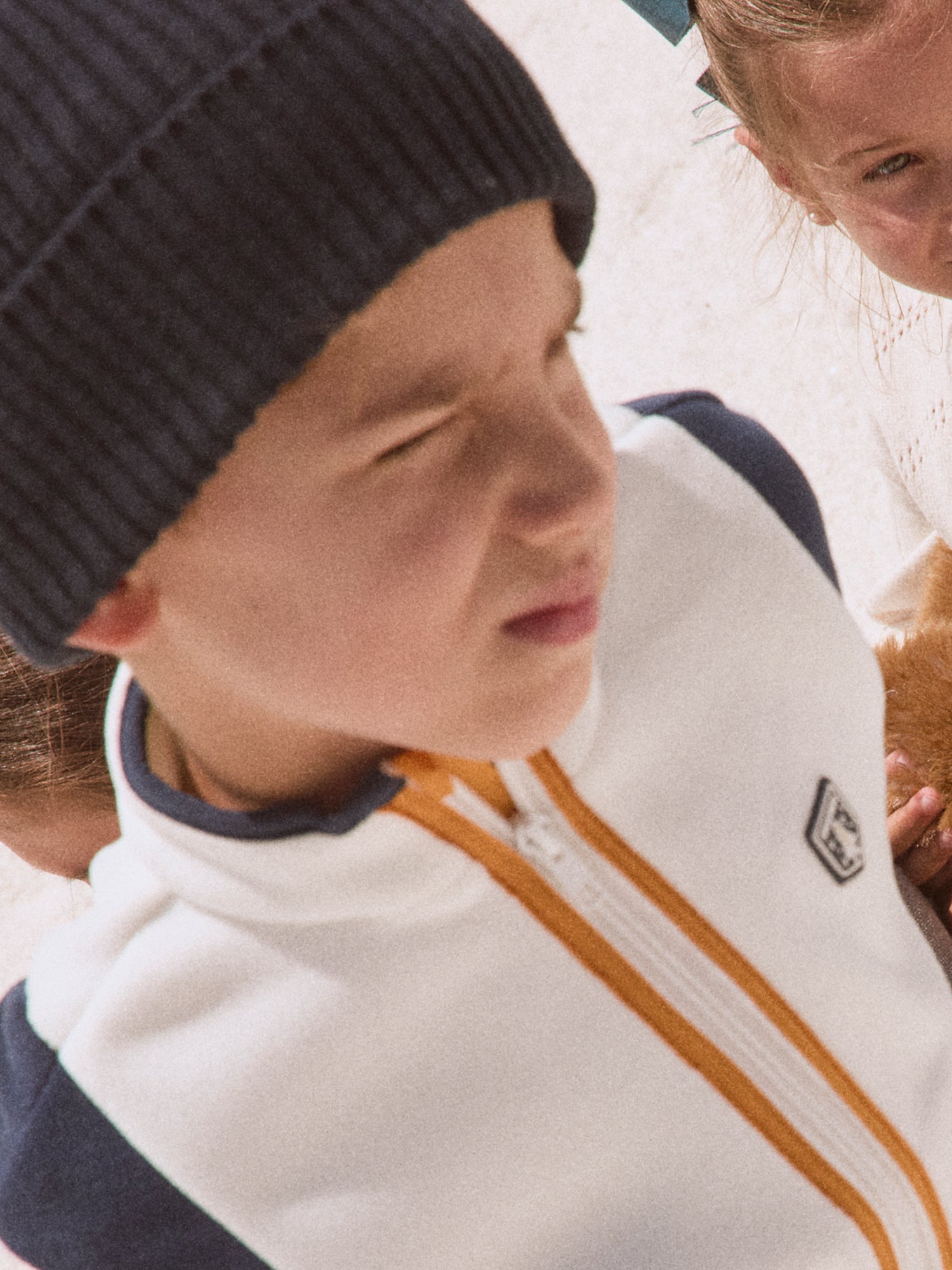 Colete branco com fecho de zip para meninos