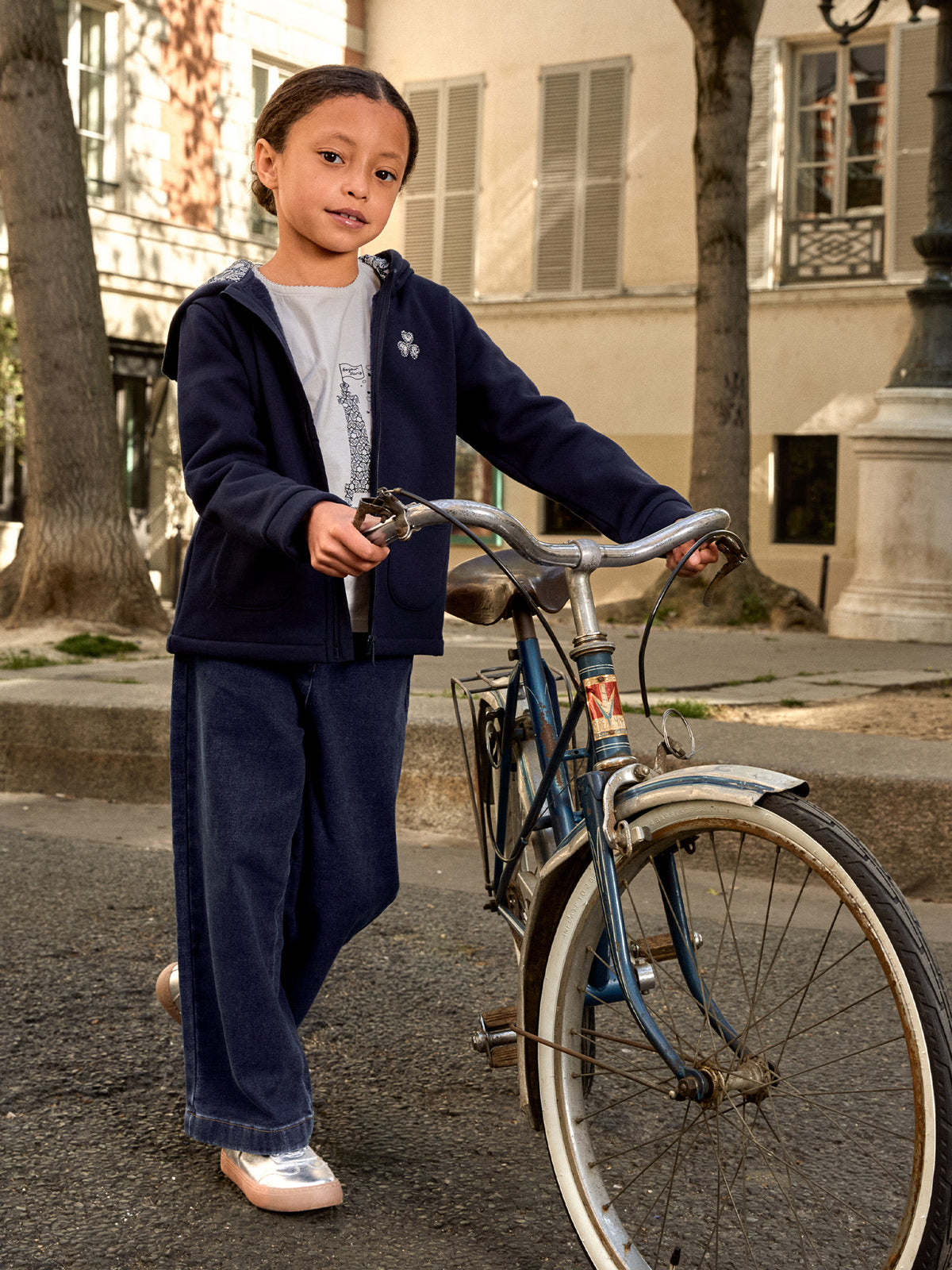 tmp/68893507776/files/50adfb5e-2ef2-4eea-8195-8b2ef6e8c023/26H2PF51CAR_070_44459311a-5844-4d96-af41-dc7d35a77746.jpg