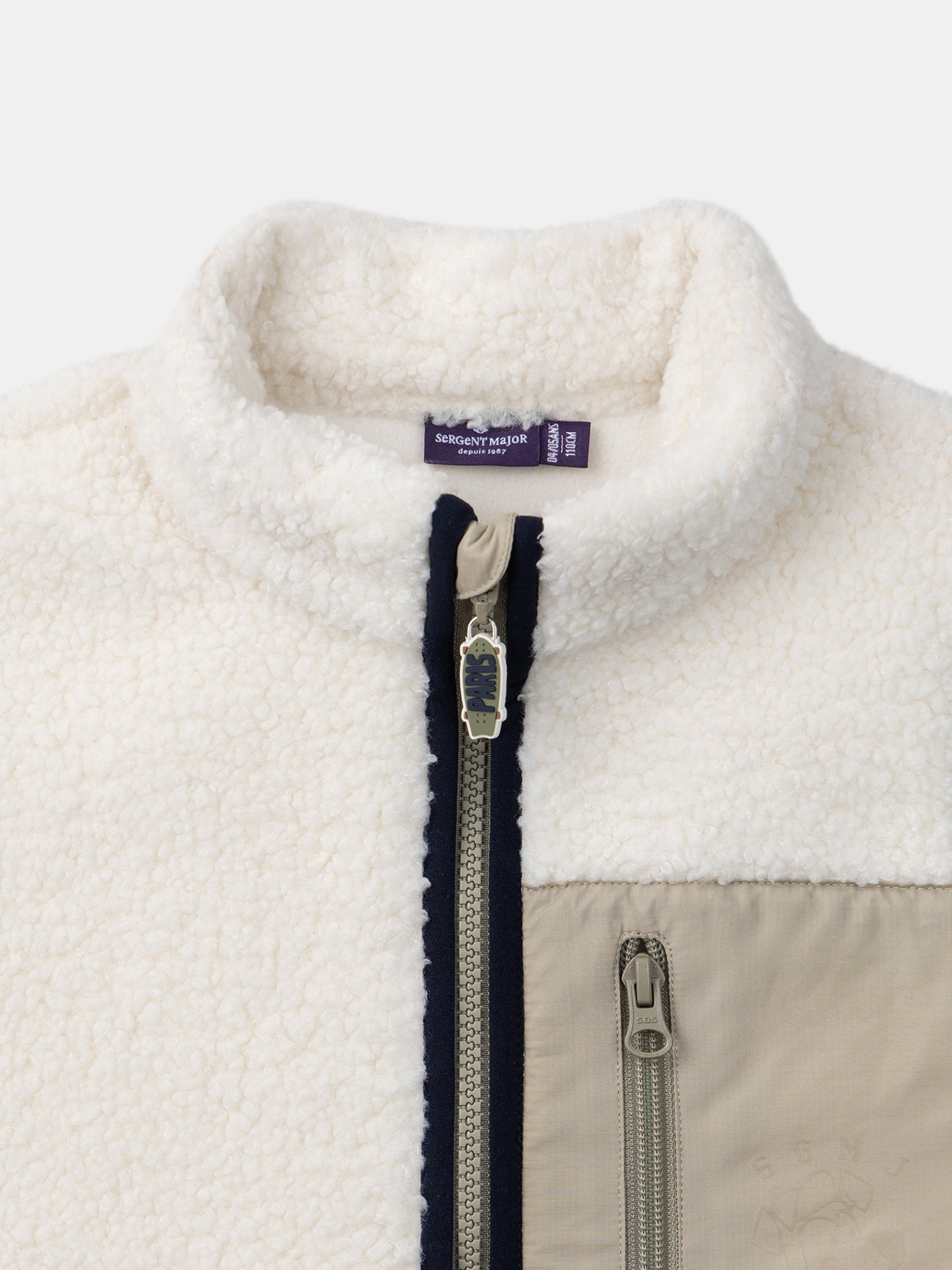 Colete em pelo sintético