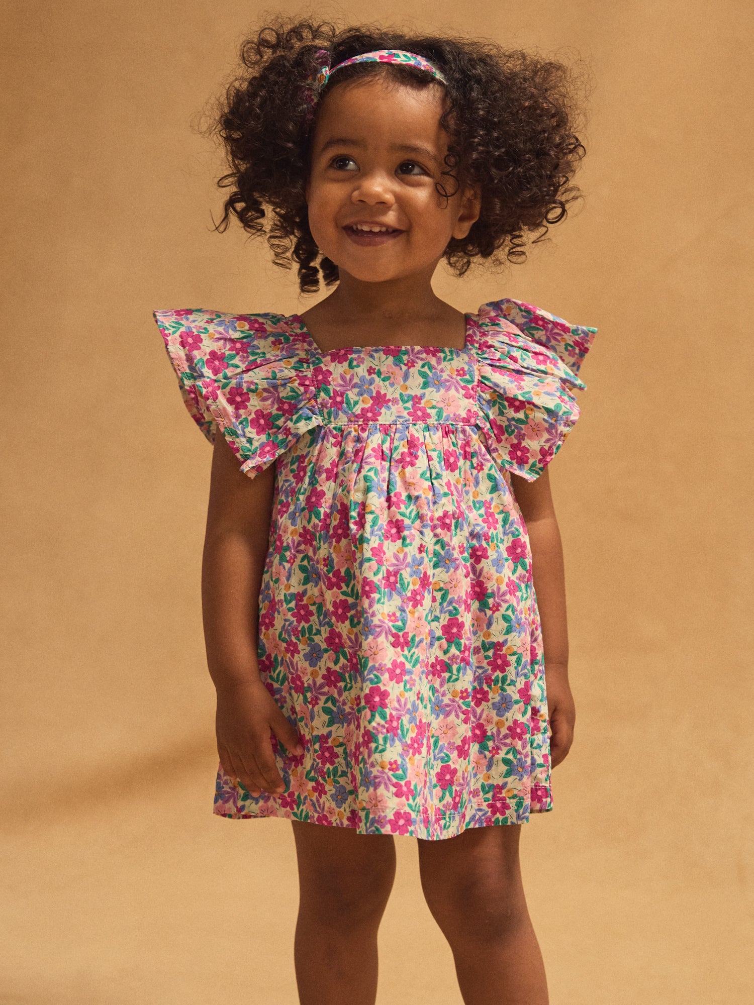 Vestido y bombacha de flores con mangas acampanadas para bebé niña