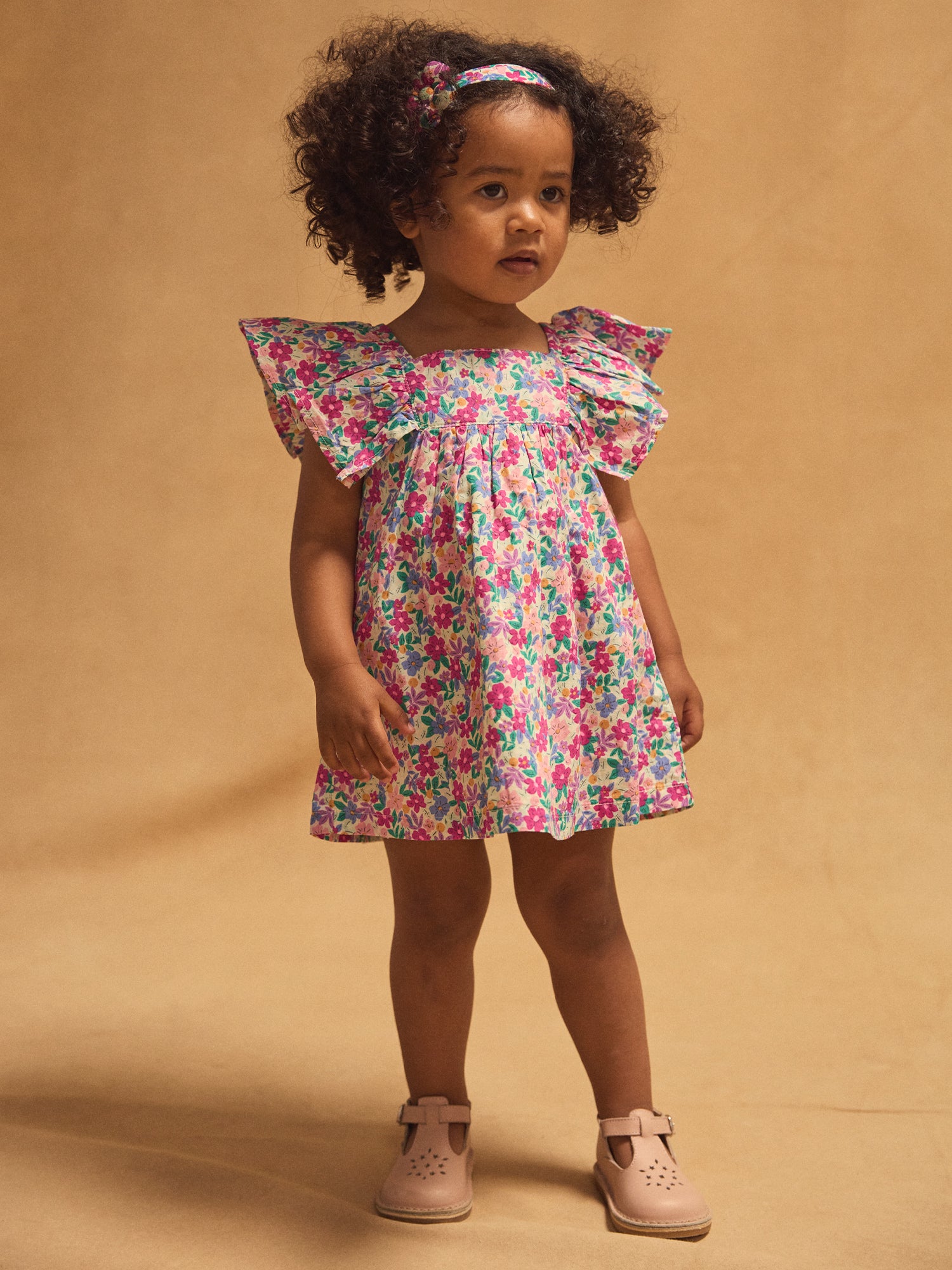 Vestido y bombacha de flores con mangas acampanadas para bebé niña
