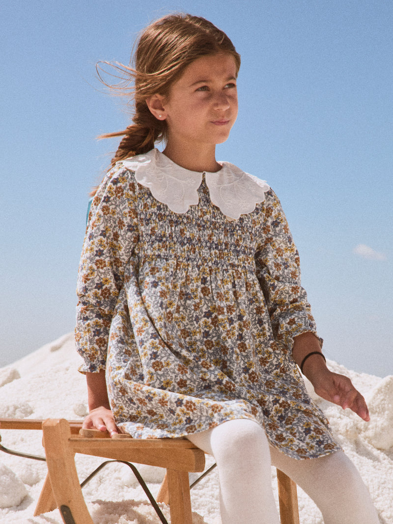Vestido estampado com flores e colarinho de pétalo branco para meninas