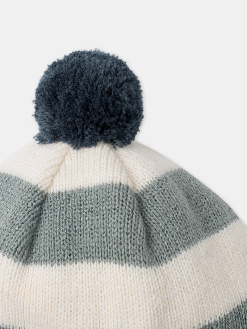 Gorro tricolor com riscas e pompom com bordado de baleia para bebê menino