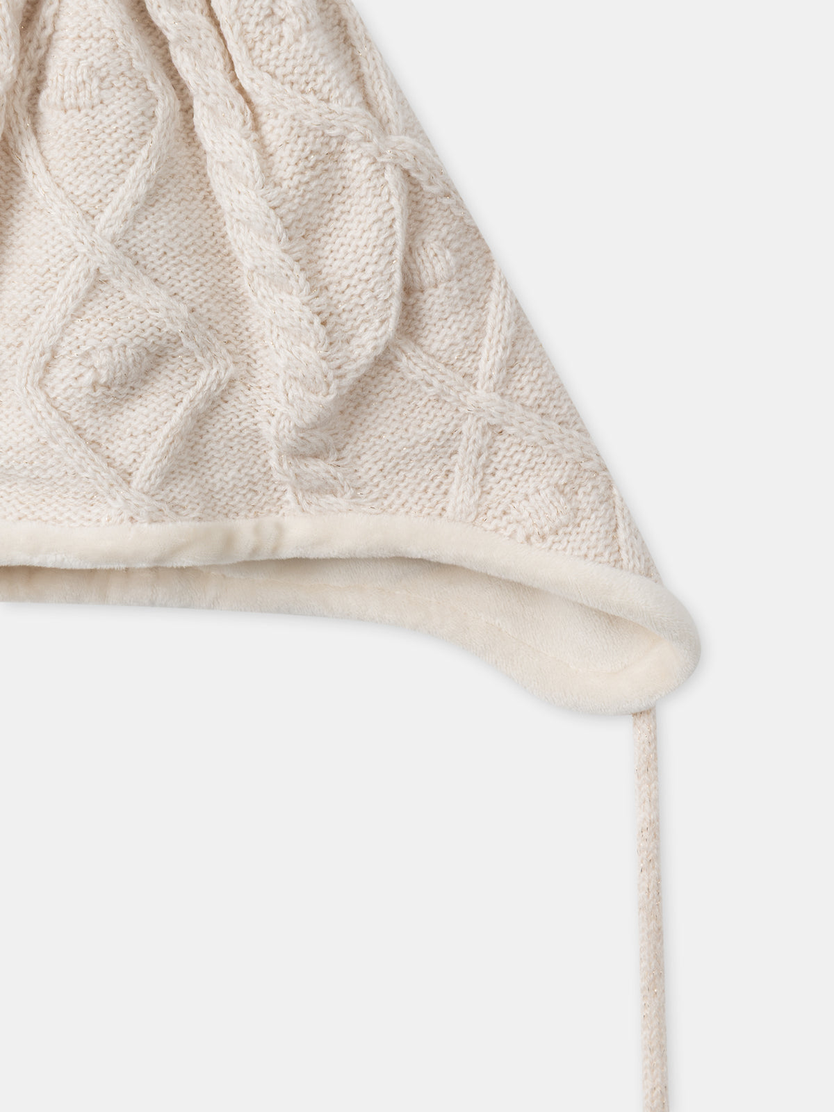 Gorro ecru com cachos e pompom de pelo sintético menina