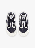 Sapatilhas abertas azul-marinho com estampado fantasia FIBASKET / 23N10BG31D16070