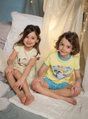 Pijama amarelo-florescente e azul com padrão de crocodilo na praia menino CAPLAGE / 22E5PG51PYJB113