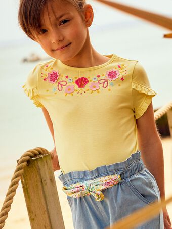 T-shirt amarelo-pastel com bordados floridos menina CRICHETTE / 22E2PFN2TMCB115